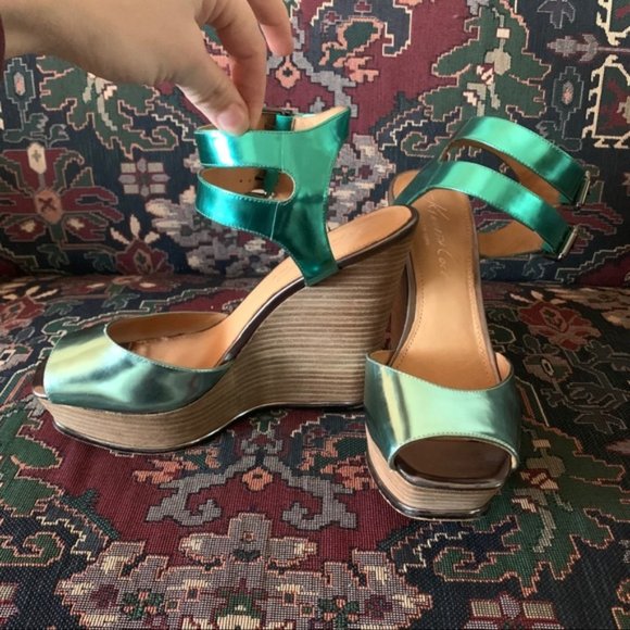 Kenneth Cole Green Metallic Wedges - Picture 3 of 5